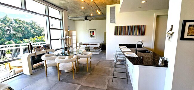 Building Photo - 365 SE 6th Ave