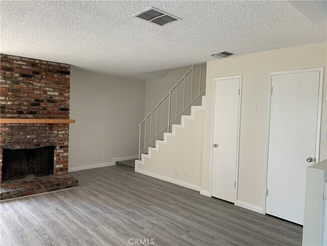 Building Photo - 656 Lemar Park Dr