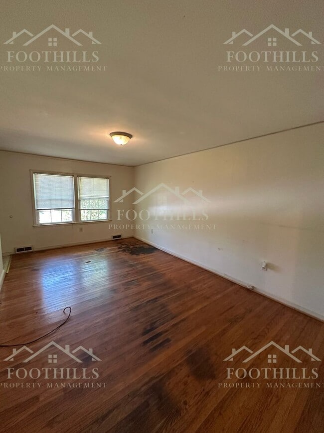 Building Photo - 2 Bedroom Duplex off Concord Rd