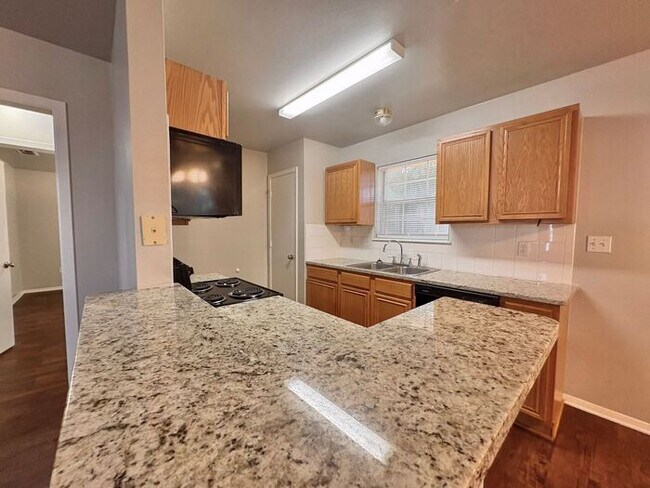 Building Photo - Available Now! Charming and Contemporary 3...
