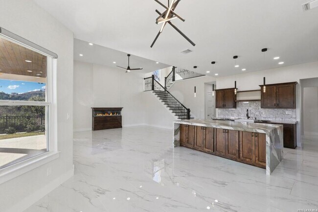 Building Photo - 10014 Ivory Canyon