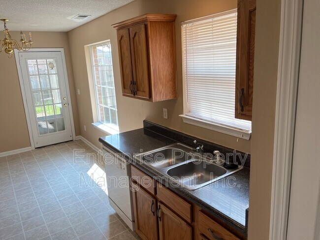 Building Photo - 9221 Lazzini Cove