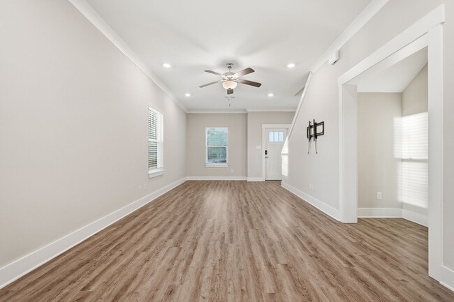 Building Photo - 3 Bedroom End Unit with a Lake View!!