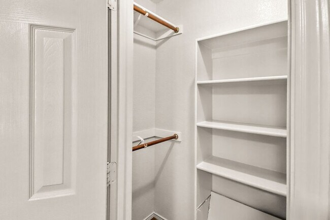 Building Photo - 1075 Wood Stream Dr