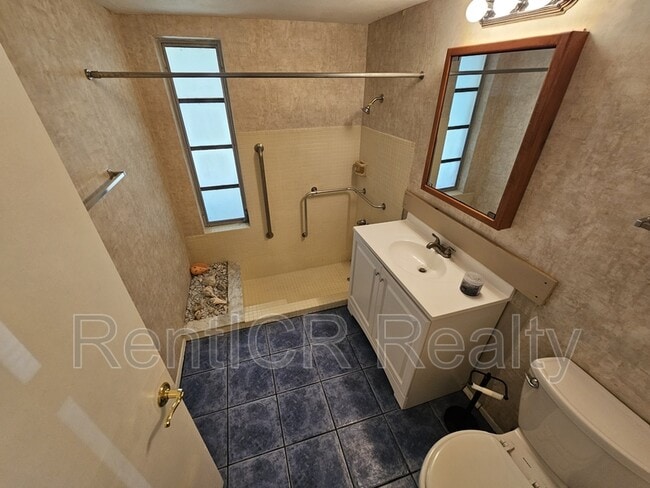 Building Photo - 4020 Pleasant Ridge Dr