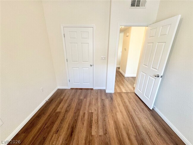 Building Photo - 7701 W Robindale Rd