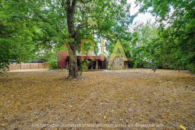 Building Photo - Unique 3 bed/2 bath Property with HUGE Bon...