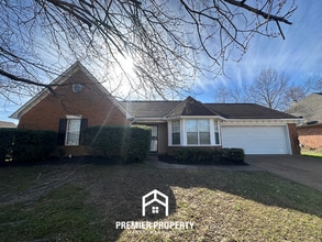 Building Photo - 3BR/2BA Home w/ 2-Car Garage, Vaulted Ceilings & Fireplace in Memphis