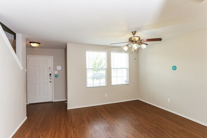 Building Photo - 1421 Krista Dr