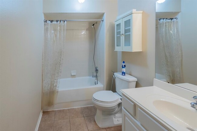Building Photo - 3818 Houston Lake Dr