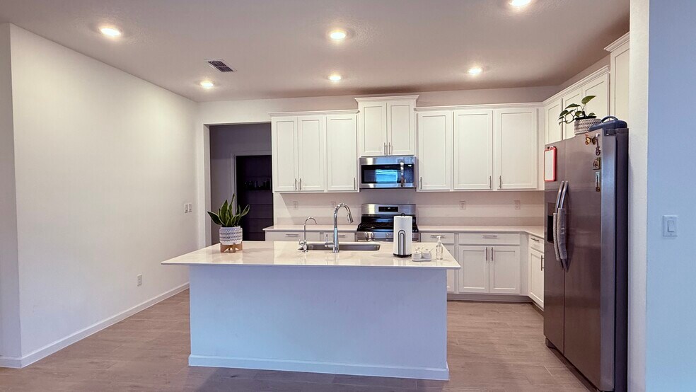 Building Photo - 221 Simonson Run