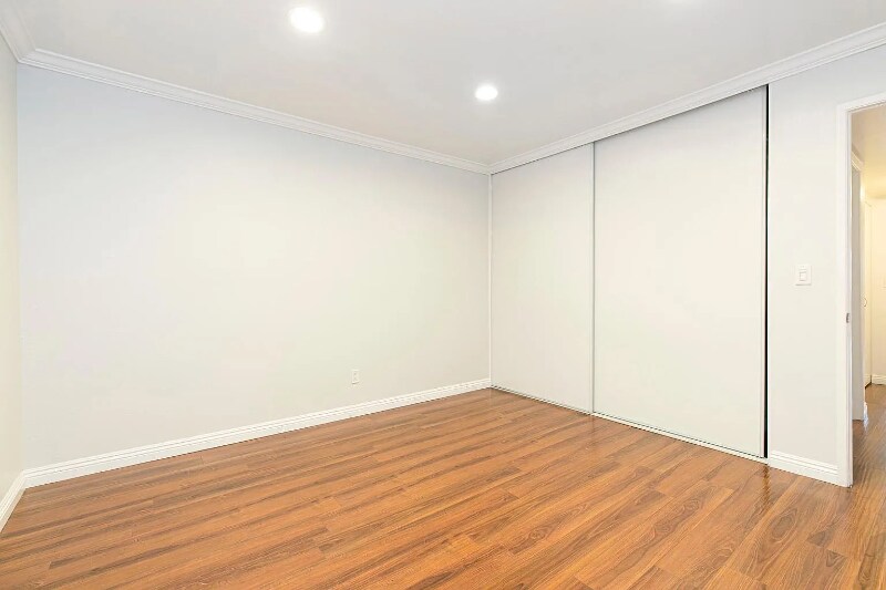 Building Photo - 14990 Victory Blvd