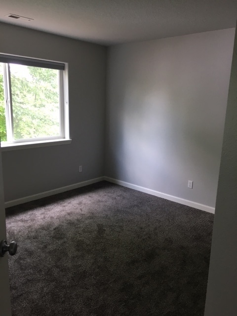 Building Photo - 16832 NW Oak Creek Dr