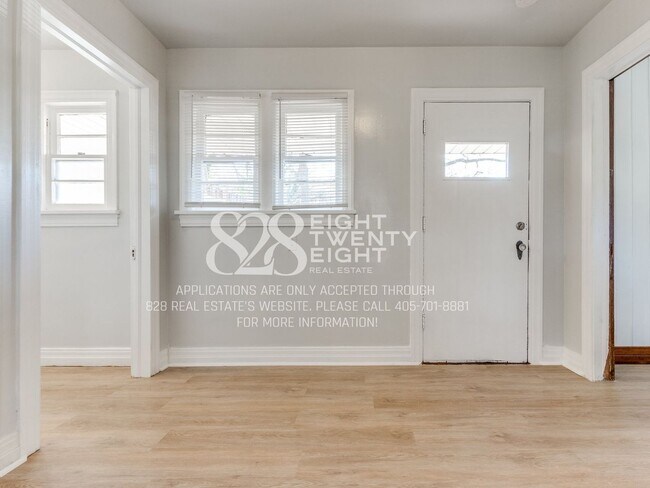 Building Photo - **COMING SOON FOR JUNE 2026 MOVE IN!** 3 BED/2 BATH DUPLEX - CLOSE TO CAMPUS!