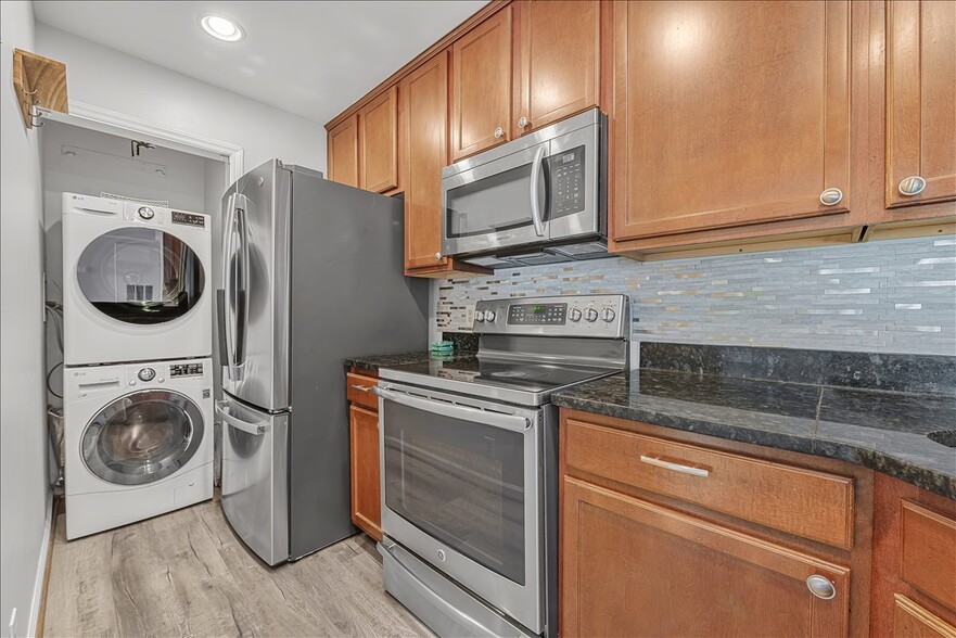 Building Photo - 5820 Inman Park Cir