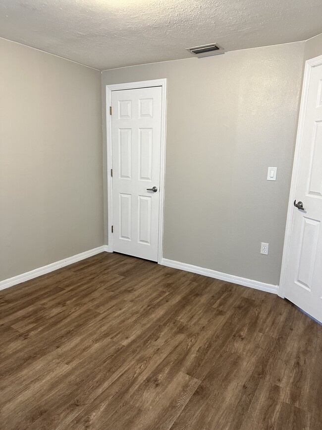 Building Photo - 38421 13th Ave