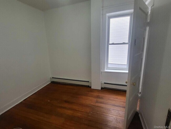 Building Photo - 108 Winnikee Ave