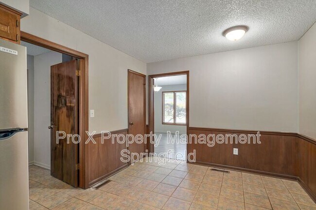 Building Photo - 5519 S Dollison Ave