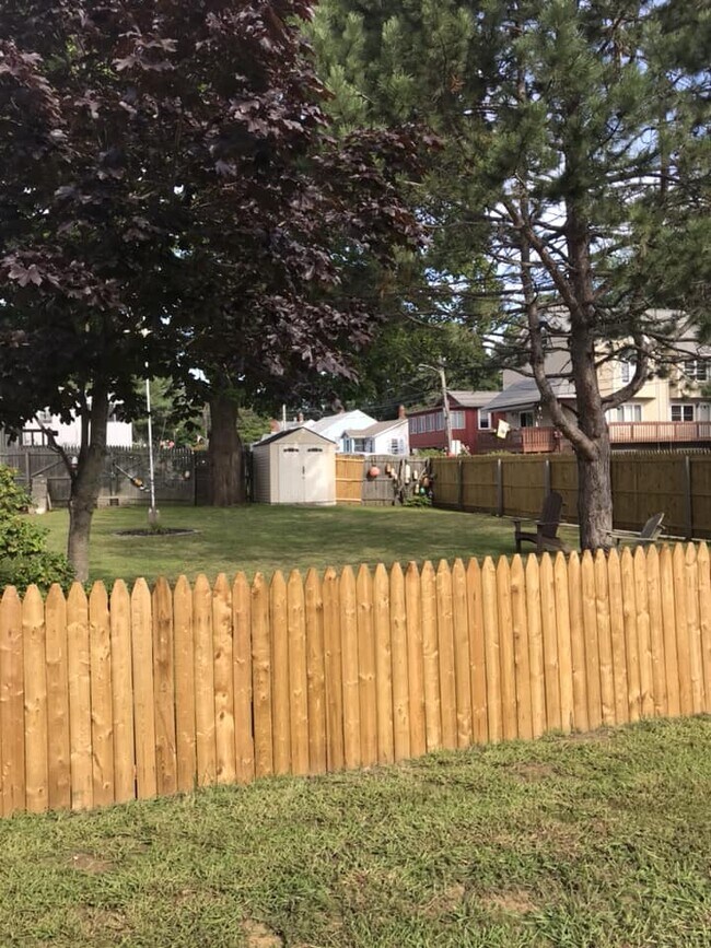 yard - 11 Hoffman St