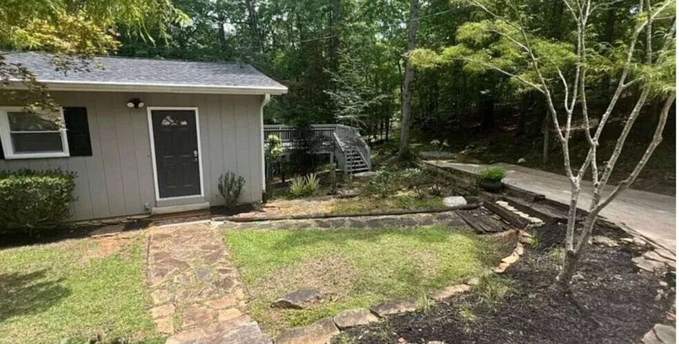 Building Photo - 3473 McKenzie Dr