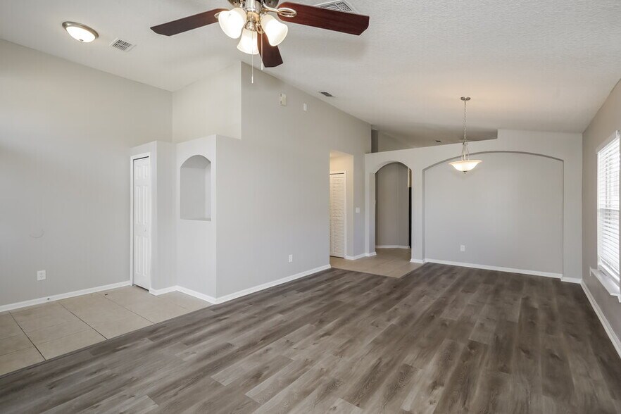 Building Photo - 179 Prince Phillip Dr