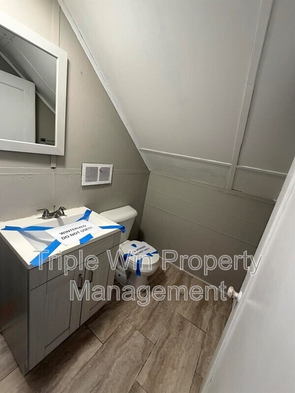 Building Photo - 8664 Belhaven Dr