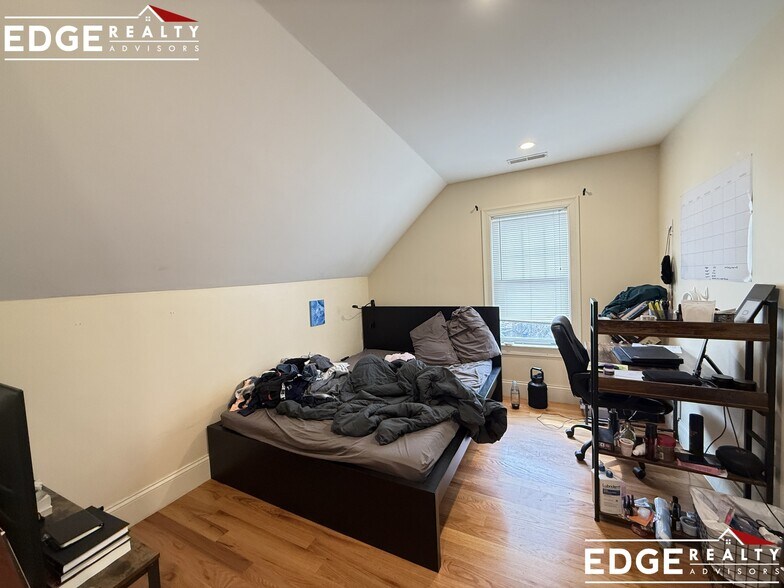 Building Photo - 11 Higgins St