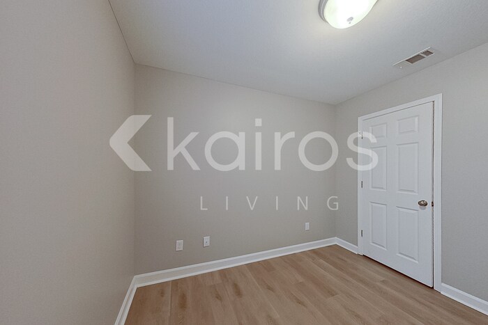 Building Photo - 1384 Maxwell Cir