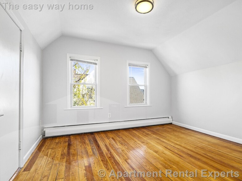 Building Photo - 42 William St