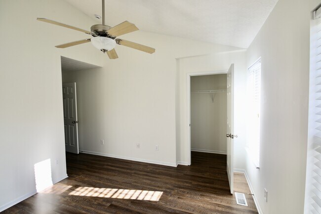 Building Photo - 8330 Bruntsfield Rd