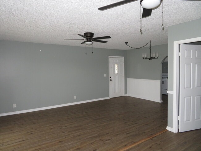 Building Photo - 135 Lake Carol Dr