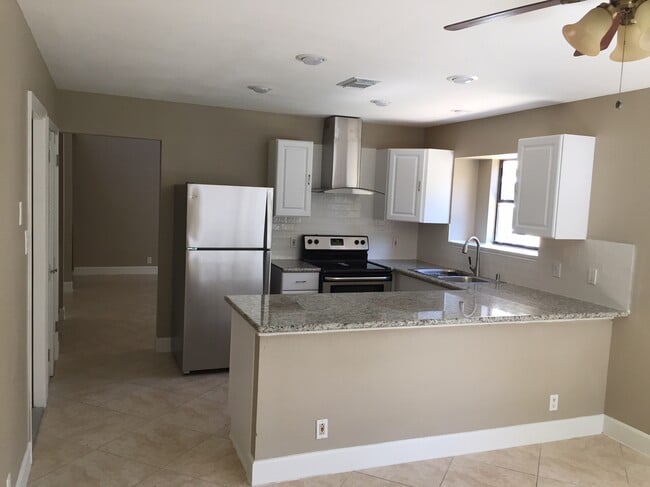 Building Photo - 13034 N Run