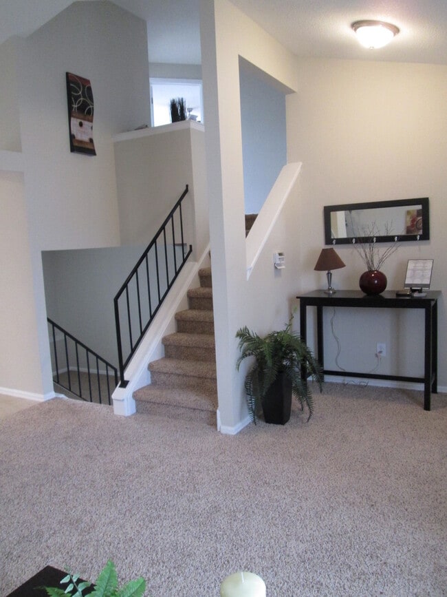 Building Photo - 3 bedroom house near Garden Acres Park