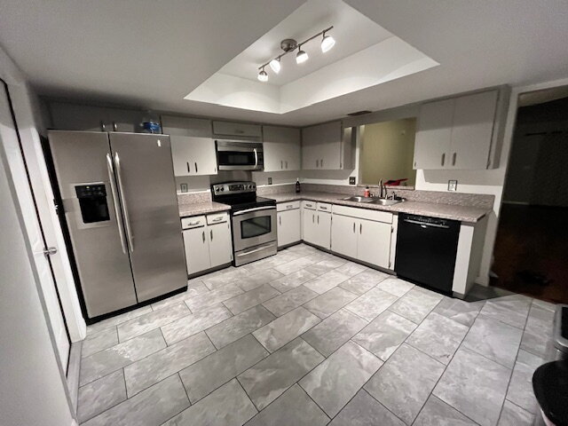 Building Photo - Beautiful Like New Home For Rent in Brandon!