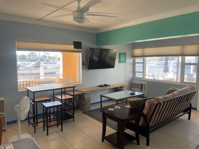 Building Photo - 9 N Birch Rd