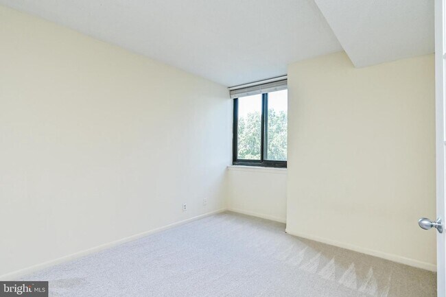 Building Photo - 5505 Seminary Rd