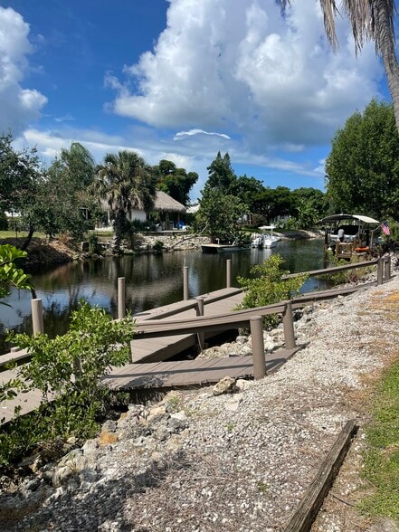 Building Photo - 2584 Longboat Dr