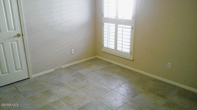 Building Photo - 901 Las Aves Pl