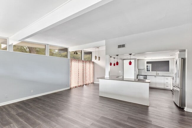 Building Photo - Charming Haven for Rent: Your Ideal Home A...