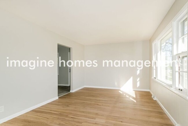 Building Photo - 307 Essen Ln