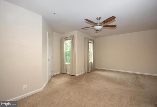 Building Photo - 405 Signal Ct