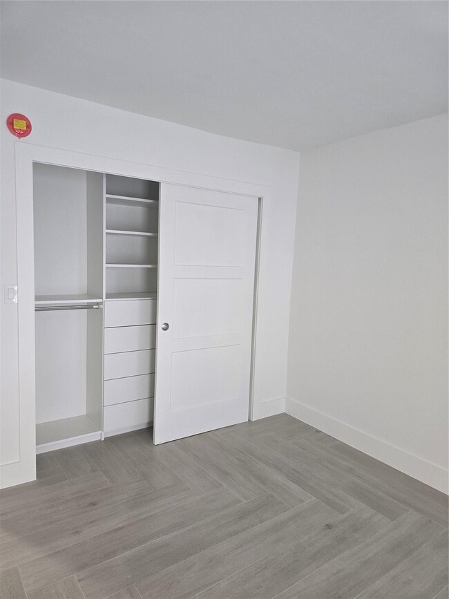 Building Photo - 328 N Ocean Blvd