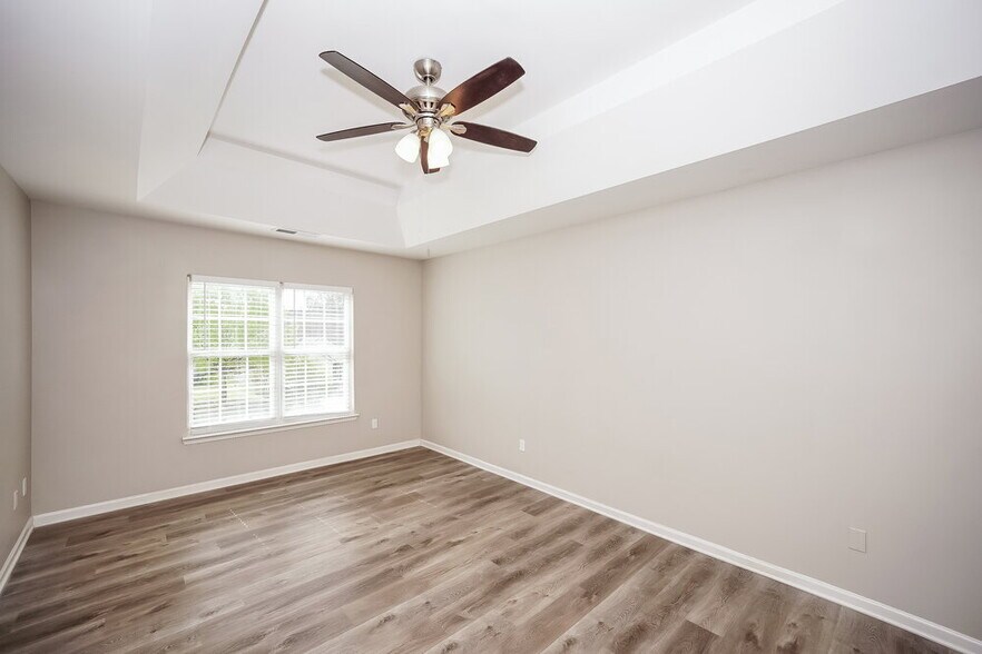 Building Photo - 127 Fairmont Cir