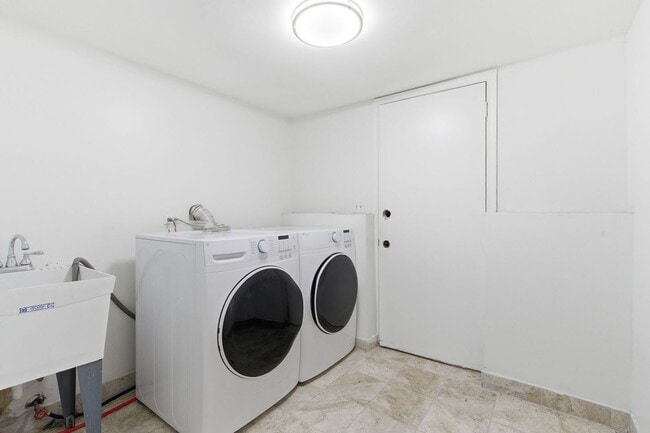 Building Photo - 14433 Mallard Dr