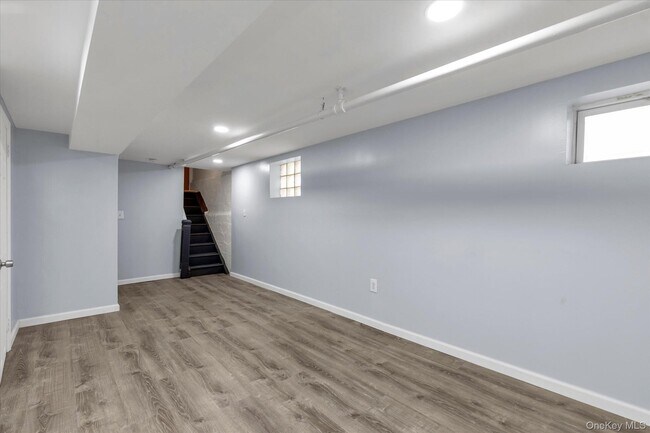 Building Photo - 71-39 Nansen St