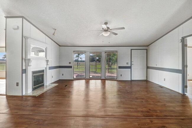 Building Photo - *SPACIOUS HOME IN PIKEVILLE SCHOOL DISTRICT*