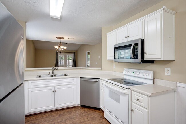Building Photo - 153 Photinia Dr