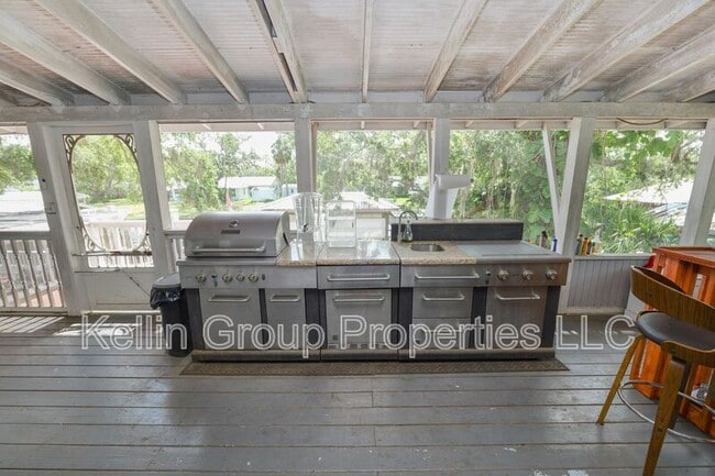 Building Photo - 9934 Peninsular Dr