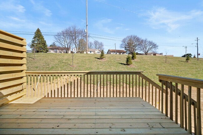 Building Photo - Brand New Townhome - Incredible Space