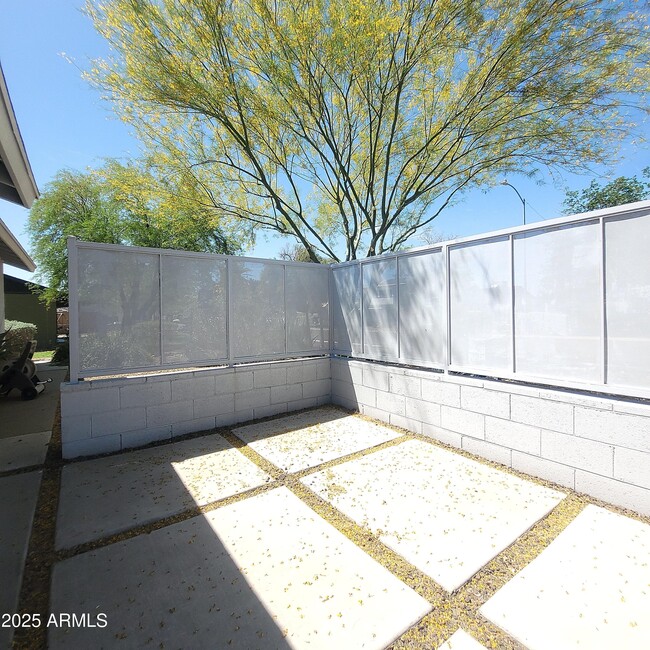 Building Photo - 7335 N 11th Pl